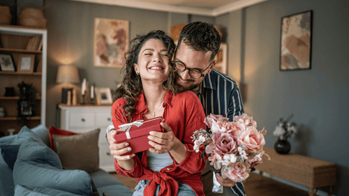 A través de códigos QR y carpetas compartidas, la "cápsula del tiempo digital" permite a los usuarios transformar sus archivos multimedia en un obsequio interactivo y de acceso permanente.- Créditos Getty Images