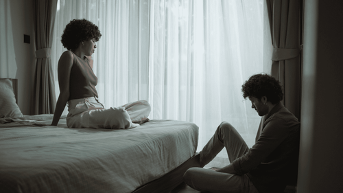 El duelo amoroso implica despedirse no solo de una persona, sino de los planes a futuro y la estructura cotidiana que sostenía la estabilidad emocional. - Créditos Getty Images 