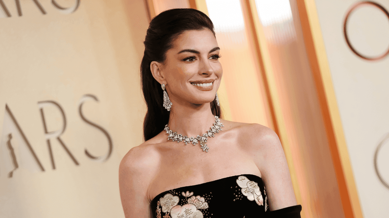 Anne Hathaway retoma su papel como Andy Sachs en El diablo viste a la moda 2, uno de sus seis estrenos programados para este 2026. Créditos: Getty Images