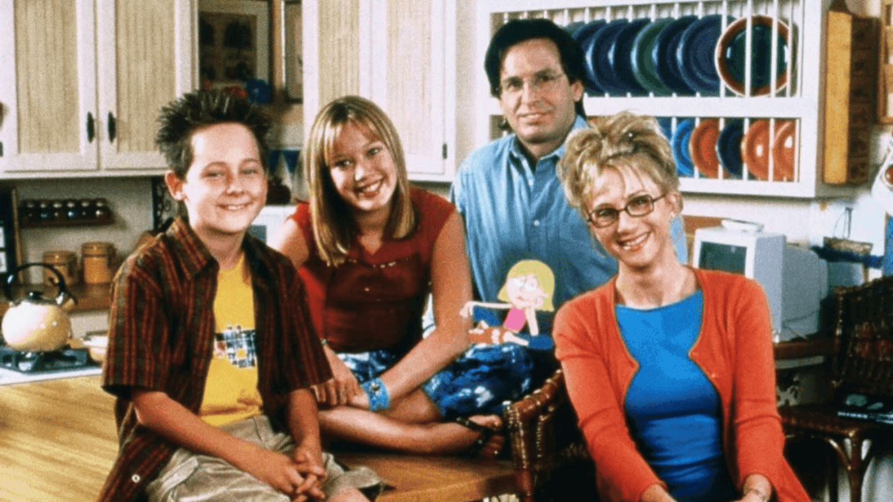 Como Sam McGuire, Robert Carradine personificó al padre ideal para toda una generación. En la imagen, junto a Hilary Duff, quien lo describió como una figura fundamental y llena de calidez en su vida. Créditos:  hilaryduff/Instagram