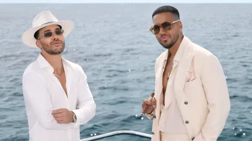Romeo Santos y Prince Royce posan juntos tras el lanzamiento de "Lokita por mí", el sencillo principal de su primer álbum colaborativo Better Late Than Never, que ya lidera las listas de popularidad a nivel global. - Crédito prensa