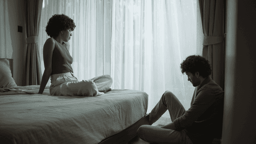 El duelo amoroso implica despedirse no solo de una persona, sino de los planes a futuro y la estructura cotidiana que sostenía la estabilidad emocional. - Créditos Getty Images 