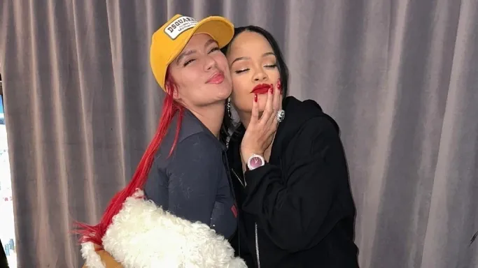 Karol G cumpliría su sueño de trabajar junto a Rihanna: Rumor ya es tendencia en redes